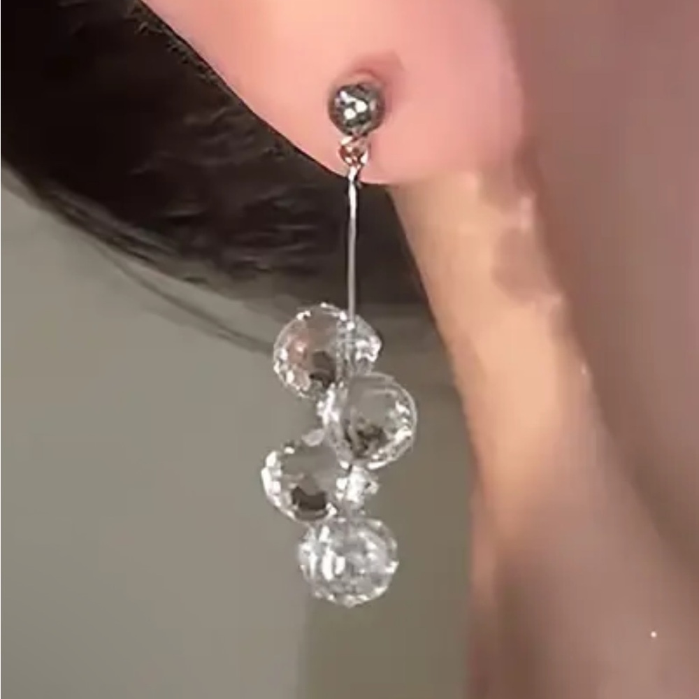 Elegant Silver Crystal Drop Earrings - Picture 4 of 4